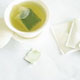 درمان پف زیر چشم با چای سبز