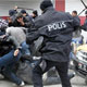 اقدامات خرابکارانه افراد نقابدار در مراسم روز کارگر در استانبول