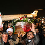 شهدا و مجروحان حادثه انفجار مقابل سفارت ایران در بیروت، به تهران منتقل شدند