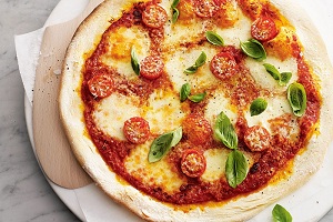 آموزش پخت پیتزا مارگاریتا در 4 مرحله آسان