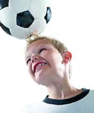 سرزدن به توپ برای کودکان و نوجوانان، ممنوع!