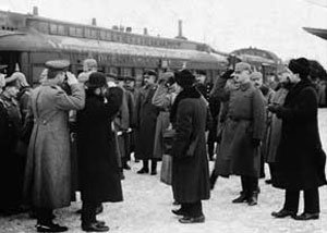 ۱۵ دسامبر سال ۱۹۱۷ میلادی ـ بلشویک‌ها از جنگ بزرگ کنار کشیدند