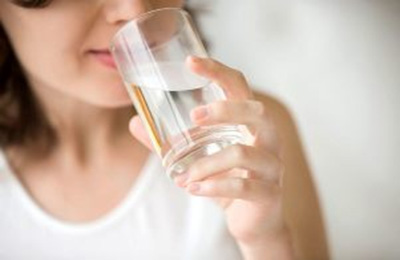 آیا می دانید چرا وقتی استرس دارید باید آب بنوشید؟