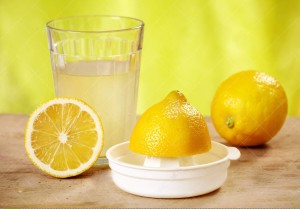 آب گرم و لیمو چه فایده ای برای سلامتی در فصل سرد دارد؟