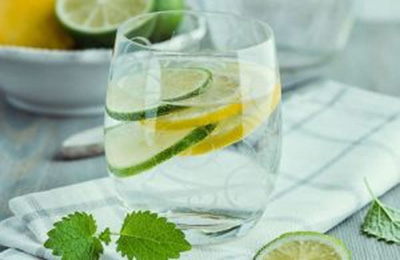 آب لیمو را با آب سرد مخلوط کنیم یا آب گرم؟
