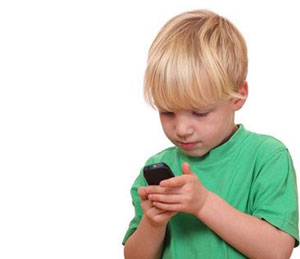 از چه سنی برای کودکان موبایل بگیریم؟