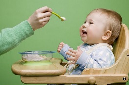 روش های تغذیه کودکان از شش ماهگی تا یک سالگی