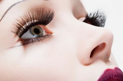 ترفندهای آرایشی برای کسانی که پوست سفید و چشمان مشکی دارند