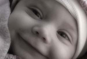 نوزادان احساس خود را با لبخندزدن بیان می کنند