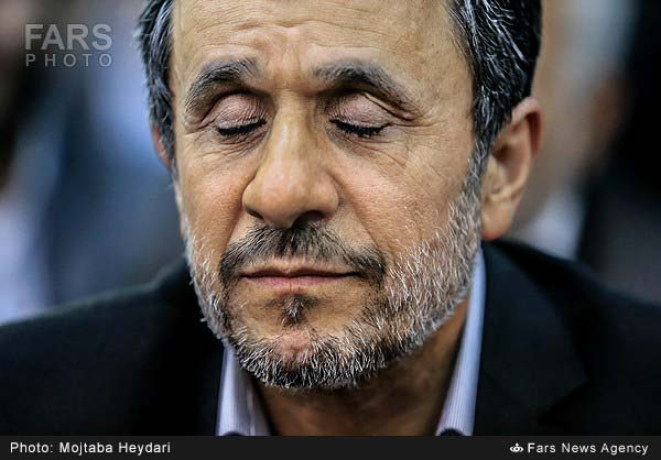 بررسی اهداف احتمالی یک ثبت نام جنجالی/ احمدی نژاد برای چه آمد؟