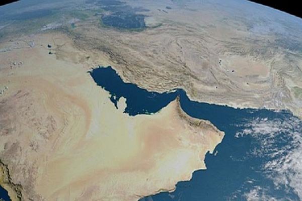 نام جعلی خلیج عربی نخستین بار چه زمانی و به دست چه کسانی عنوان شد؟