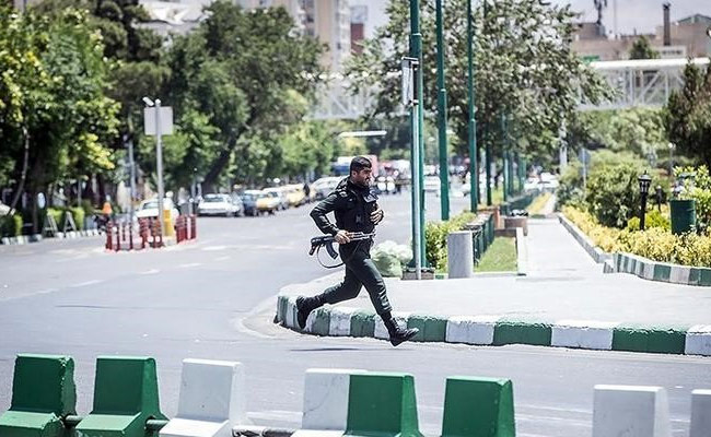 روایت زنی که شاهد عینی حمله داعش در تهران بود/ حادثه تروریستی تهران چطور شروع شد؟