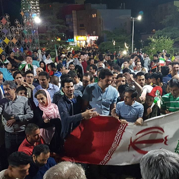 گزارش تصویری: جشن صعود تیم ملی در تهران/ جشن صعود؛ نیمه شب در خیابان های پایتخت+عکس
