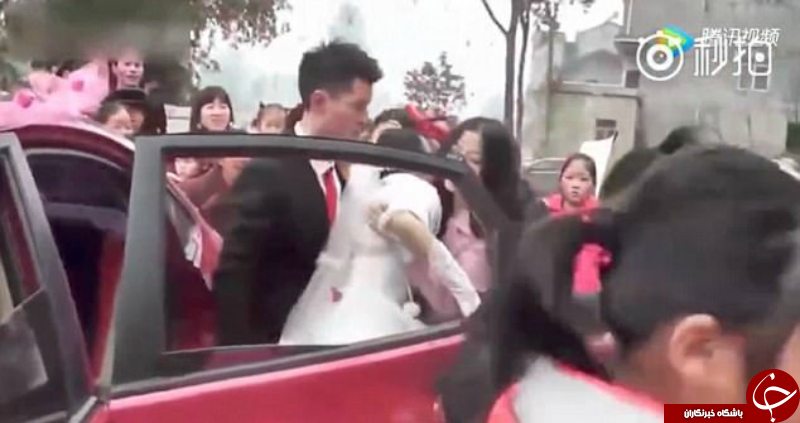 ویدیو | عروسی به دعوا کشید، داماد عروس را از ماشین عروس بیرون انداخت! + عکس و فیلم