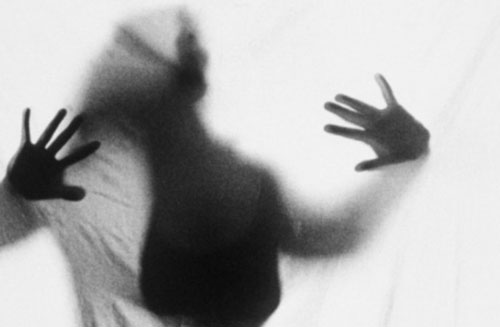 عکس 18+| تجاوز به زن جوان شوهردار در برابر دختر خردسال به اعدام انجامید +تصاویر