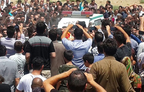 تشییع جنازه آتنا اصلانی در پارس آباد +عکس | گزارش تصویری وداع پارس آباد با آتنا