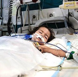 فیلم: پریا دختر بچه 5 ساله در ICU | مراقبت ویژه از دختر بچه ساوه ای در بیمارستان +فیلم