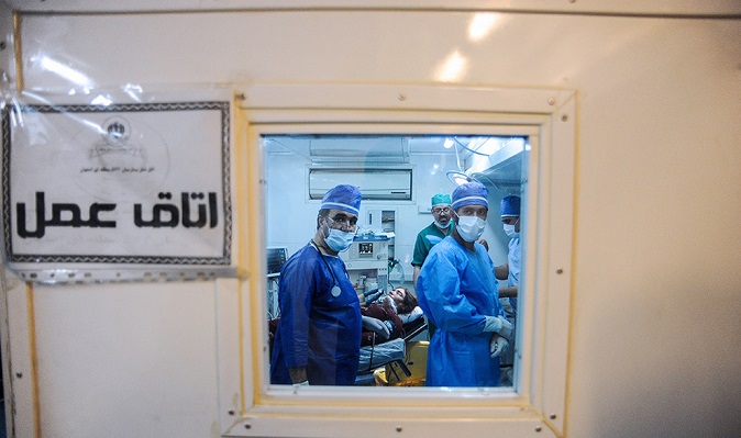 جراحی مغز در بیمارستان صحرایی سرپل‌ ذهاب + عکس