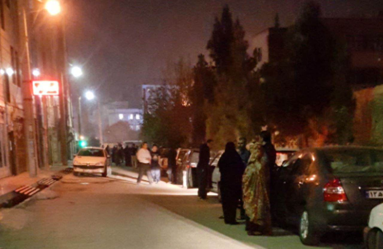 زلزله دیشب تهران/مردم به خیابان ها ریختند