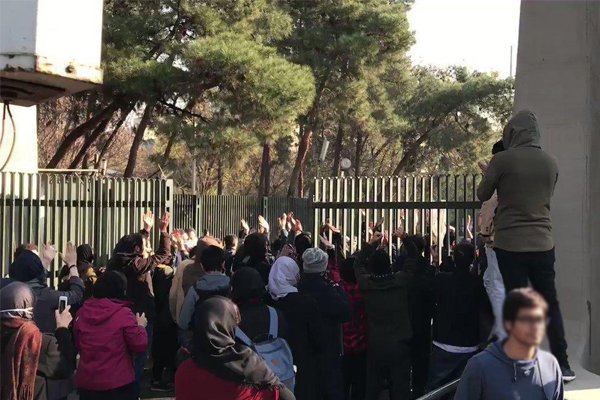 اعتراضات دیشب و دیروز تهران | در اهواز، شیراز، خرم آباد، بندرعباس و ارومیه چه خبر بود؟