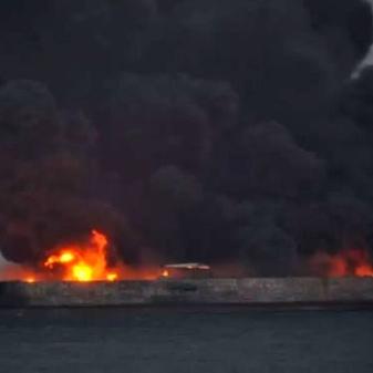 علت برخورد کشتی نفتکش ایرانی | 4 دانشجو و یک زن در نفتکش ایرانی چه می کردند؟