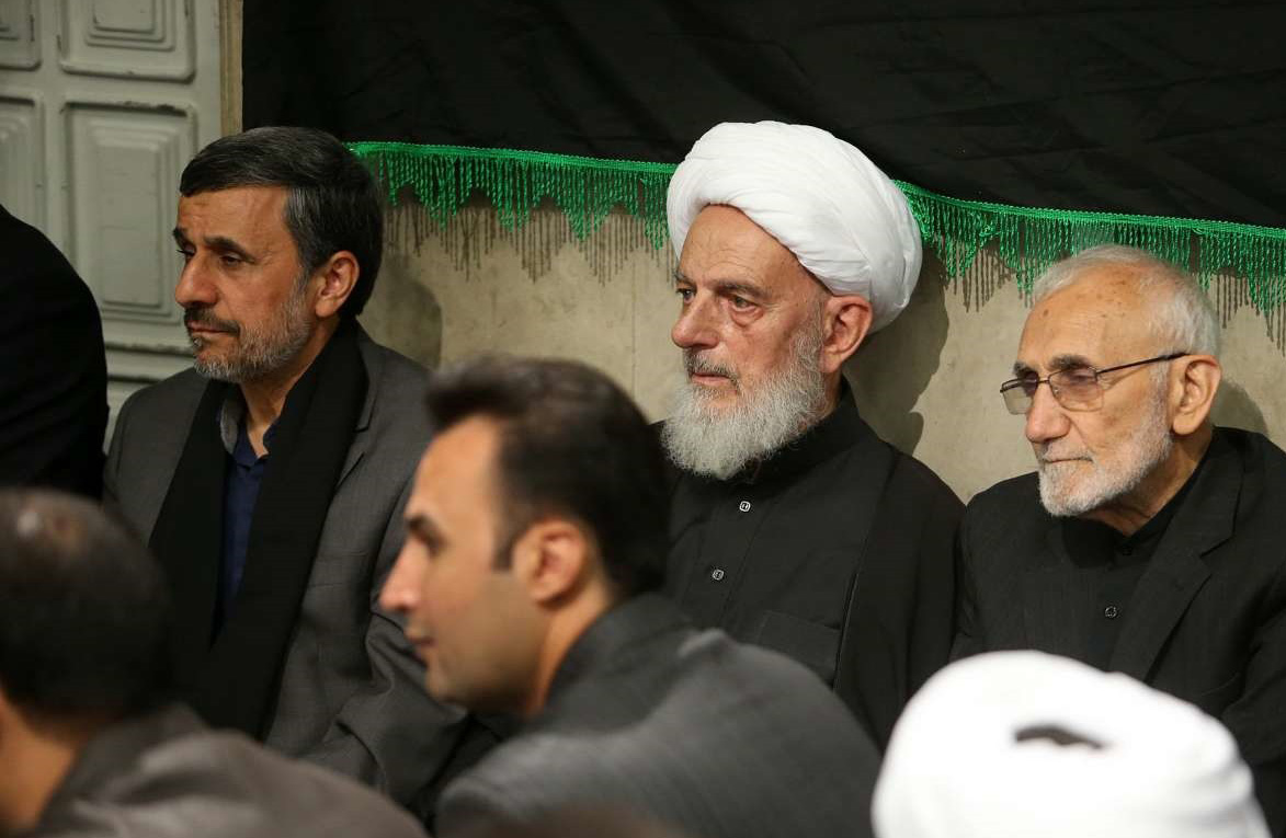  عکس | احمدی‌نژاد در مراسم شام غریبان بیت رهبری
