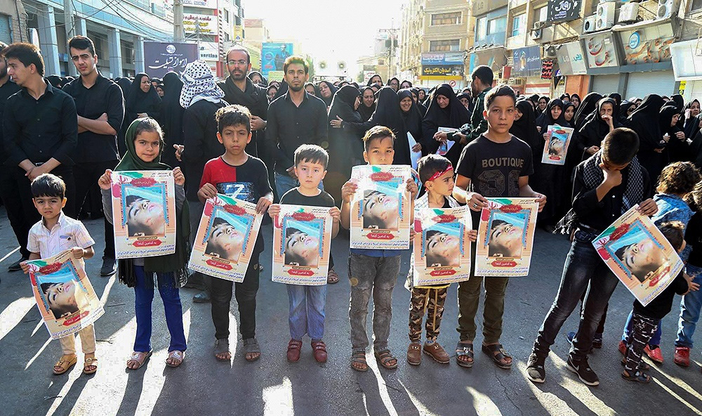  تصاویر | تشییع شهدای حادثه تروریستی اهواز روی دوش مردم شهر