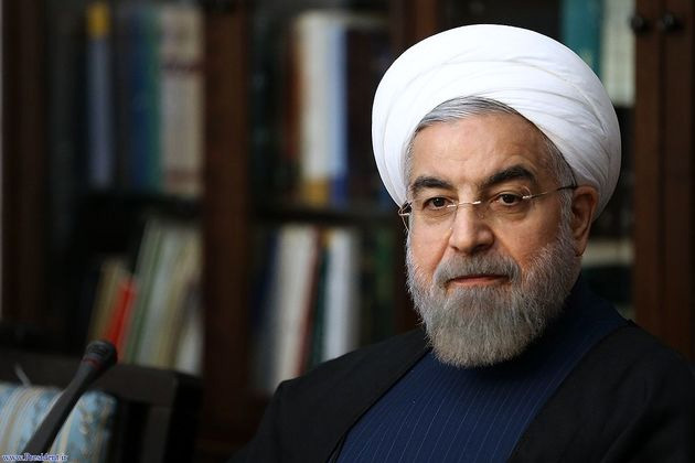روحانی: دولتمردان بزرگ به‌جای دیوار، پل می‌سازند