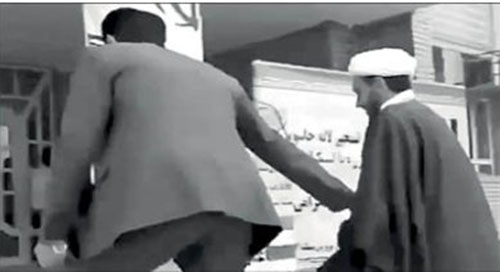 ماجرای عجیب دعوای امام جمعه با بخشدار سر گرفتن میکروفن! + عکس