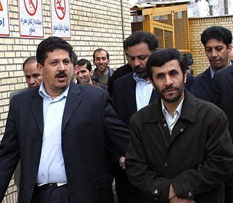 عکس دیدنی و جالب از احمدی‌نژاد در کنار پسر مرحوم هاشمی