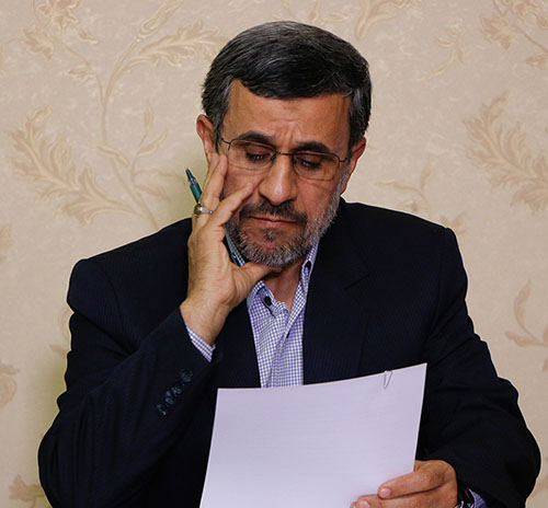 تذکر احمدی نژاد به مکرون: به حرف مردم گوش کن!