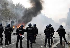  اعتراضات به گردشگری و اقتصاد پاریس آسیب می زند؟