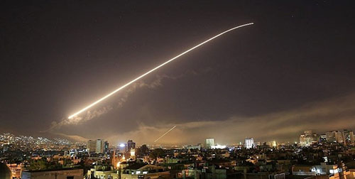 حمله جنگنده‌های رژیم صهیونیستی به دمشق | پدافند هوایی موشک‌های متجاوز را سرنگون کرد