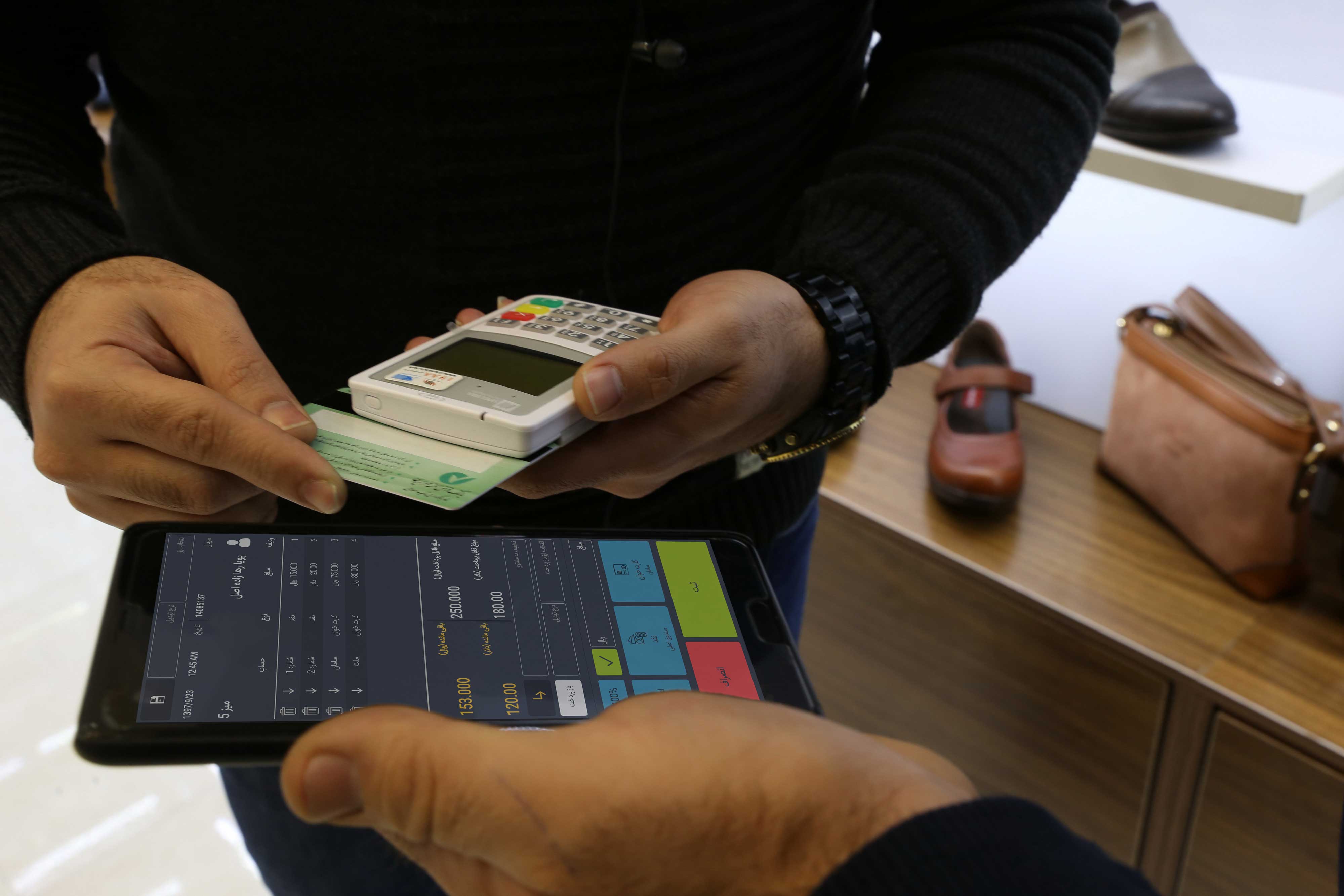 تلفن همراه خود را به صندوق فروشگاهی تبدیل کنید!
