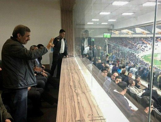 محمود احمدی‌نژاد در استادیوم آزادی | دلیل تساوی استقلال از نظر احمدی نژاد + عکس