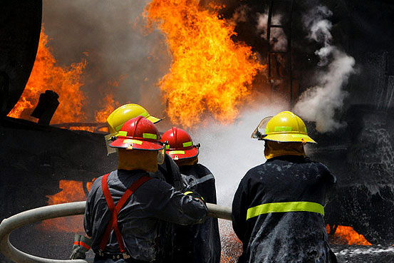 آتش‌نشانی به دنبال منشاء دود در مجتمع «پایتخت»