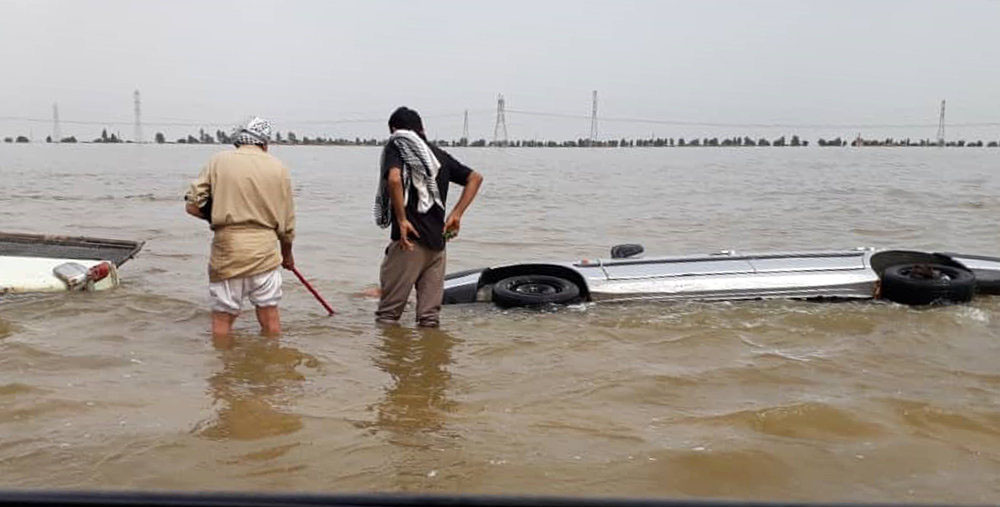 غرق شدن خودروها در سیلاب خوزستان | تصاویر 