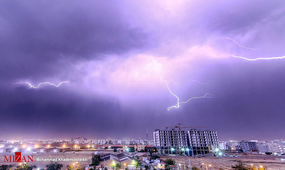 تصاویری دیدنی از رعد و برق در آسمان تهران