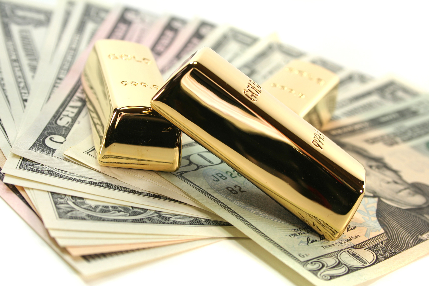 ادامه روند کاهشی قیمت طلا و سکه در بازار آزاد | دلار در کانال 12 هزار تومانی
