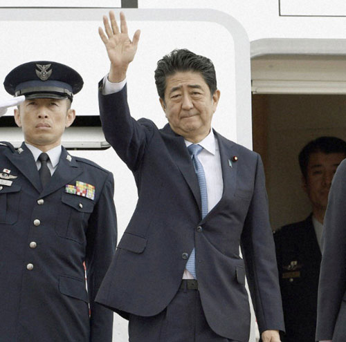 نخست وزیر ژاپن وارد تهران شد | فیلم