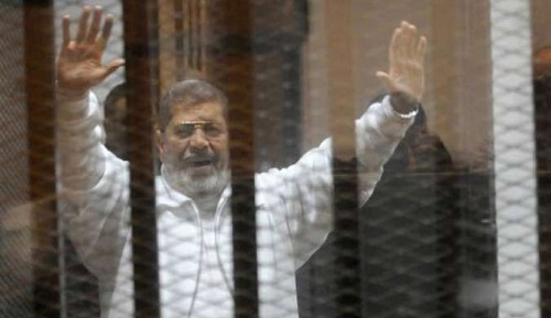 «محمد مرسی» در دادگاه درگذشت