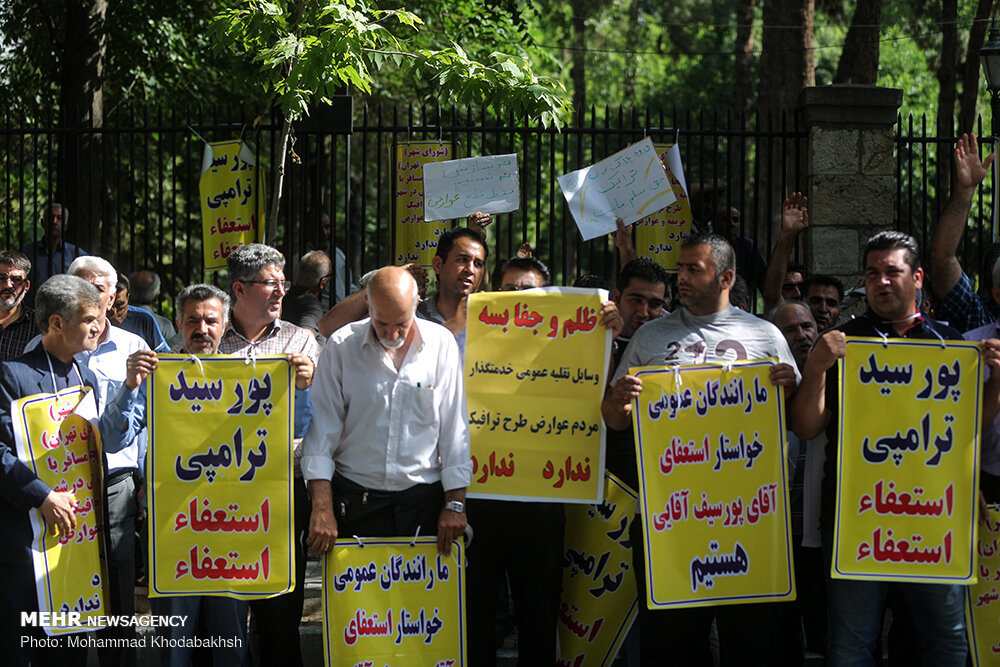 تصاویر | اعتصاب رانندگان مینی‌بوس در حاشیه جلسه شهر تهران