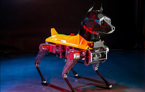 این سگ رباتیک به دستورات صوتی واکنش نشان می‌دهد