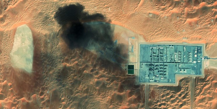 تصویر ماهواره‌ ناسا از حمله یمنی‌ها به تاسیسات نفتی عربستان/ نفت سعودی‌ هم‌چنان می‌سوزد