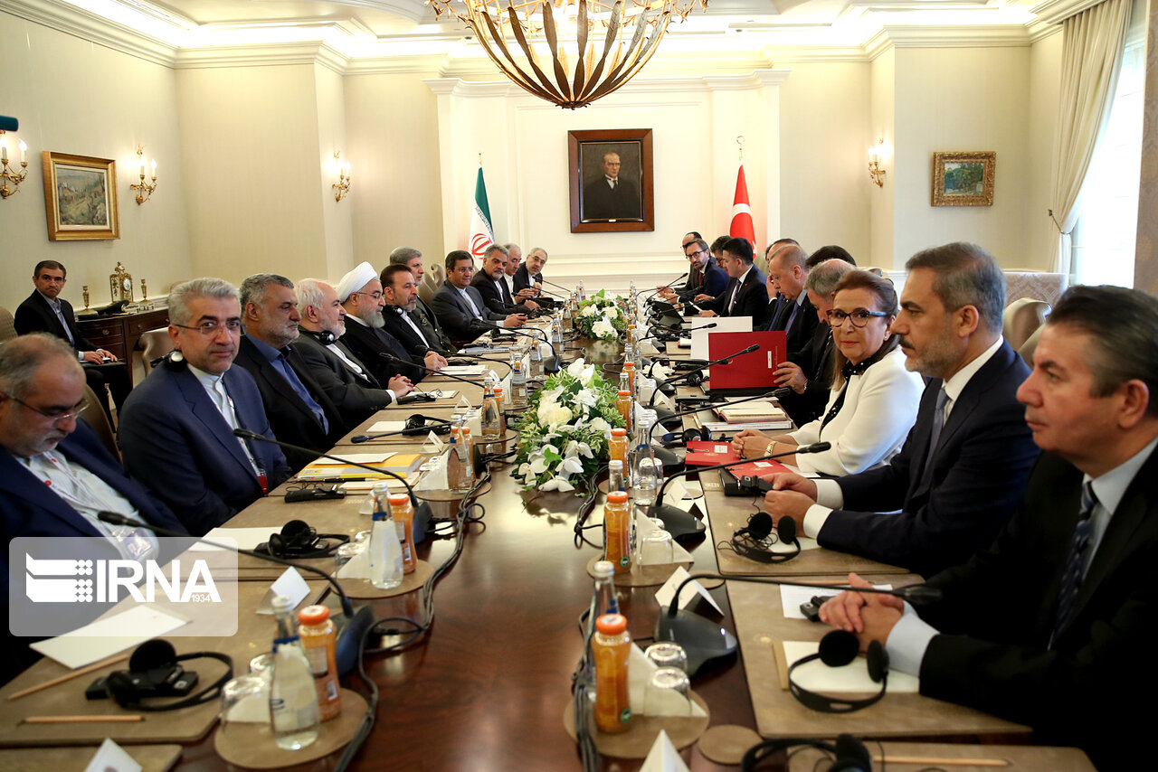 مذاکرات رئیسان جمهوری ایران و ترکیه برای گسترش روابط اقتصادی و بانکی
