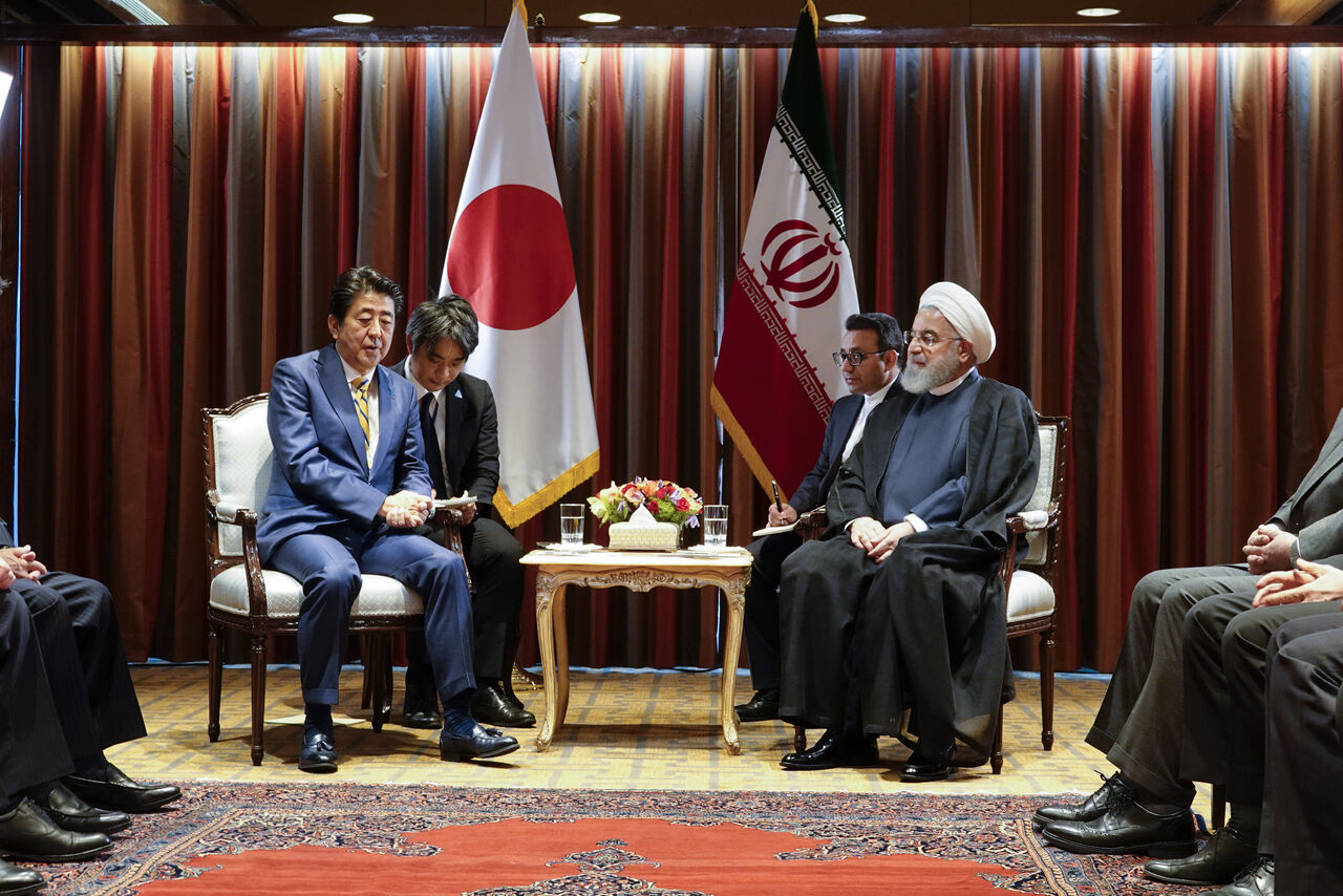رئیس جمهوری بر توسعه روابط تهران - توکیو تاکید کرد