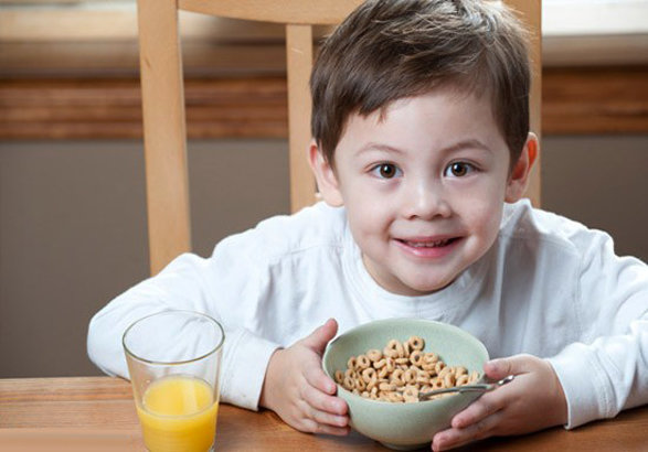 خطر در کمین کودکانی که تن به صبحانه نمی‌دهند