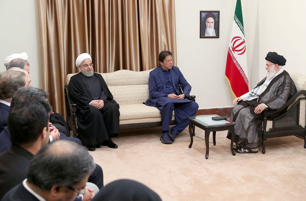نخست‌وزیر پاکستان با رهبر انقلاب اسلامی دیدار کرد