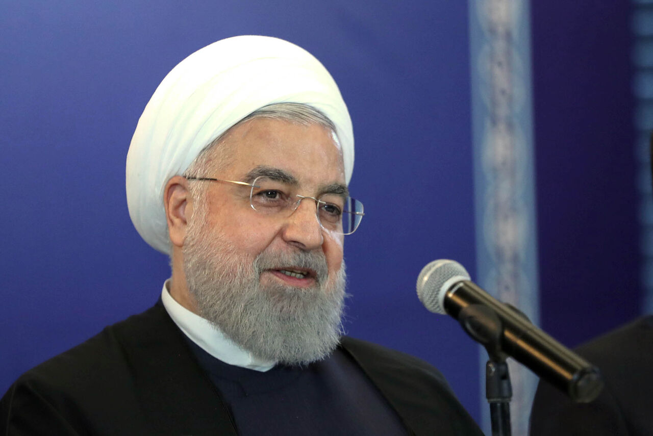 روحانی: جهان اسلام باید تدابیری برای رهایی از سلطه دلار و سیستم مالی آمریکا پیش بینی کند