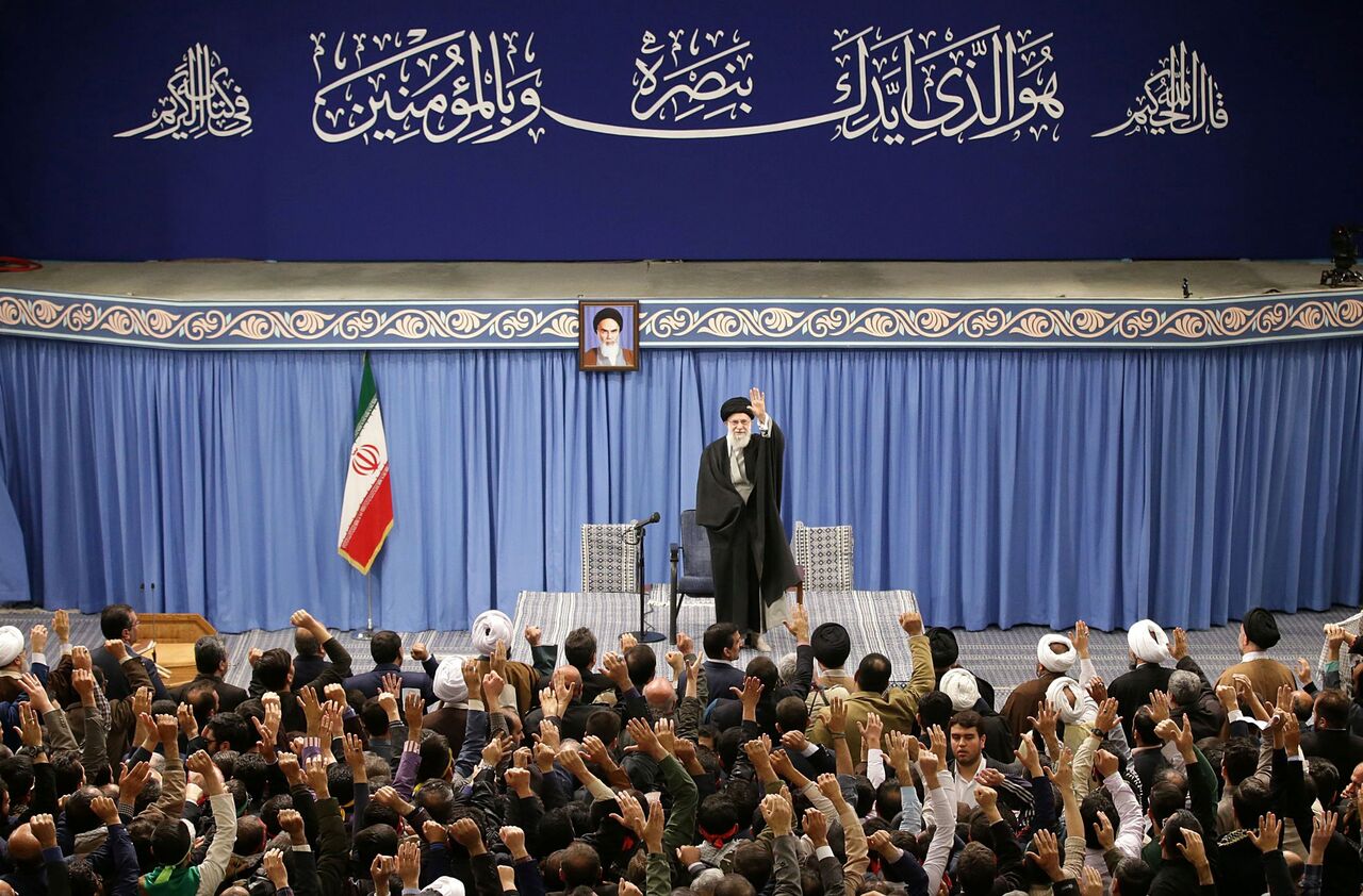 رهبرانقلاب: هر کسی به ایران علاقمند است، باید در انتخابات شرکت کند